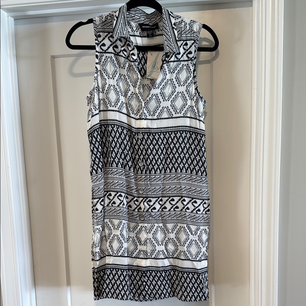 Fifteen Twenty Black‎ and White Sleeveless Blouse - XS